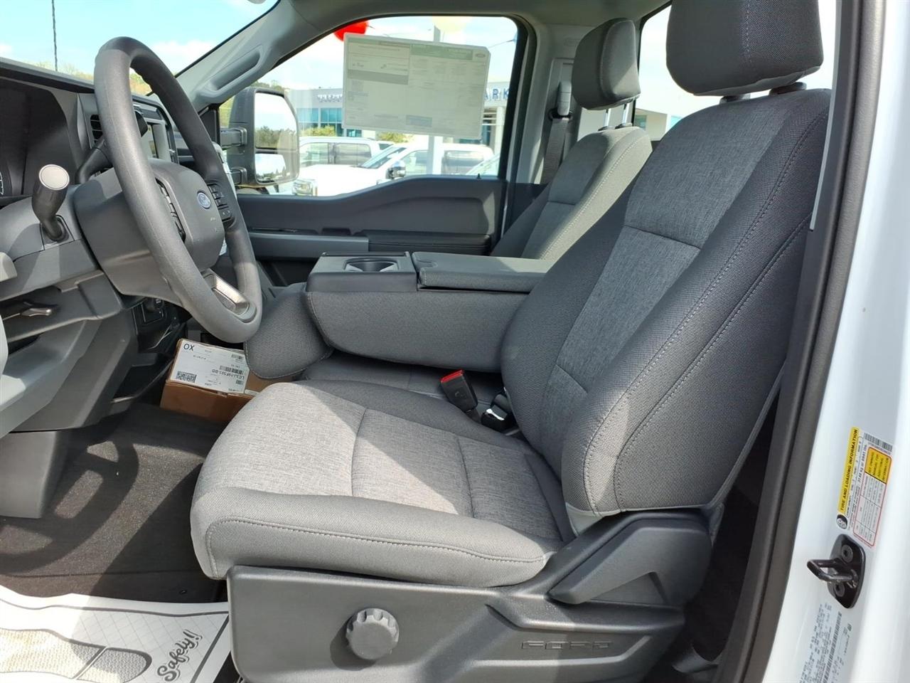 Ford Super Duty F-350 DRW  2027