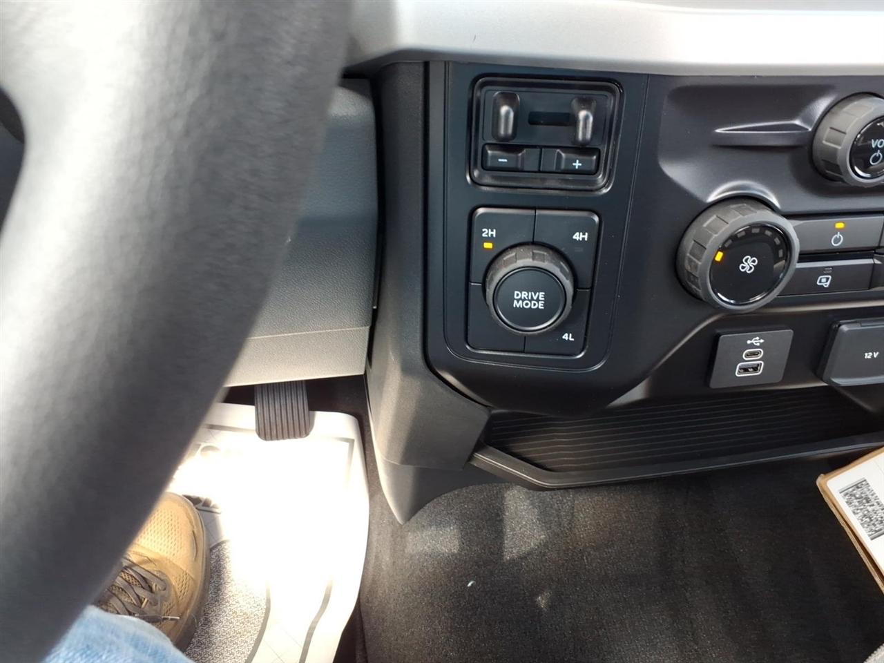 Ford Super Duty F-350 DRW  2027