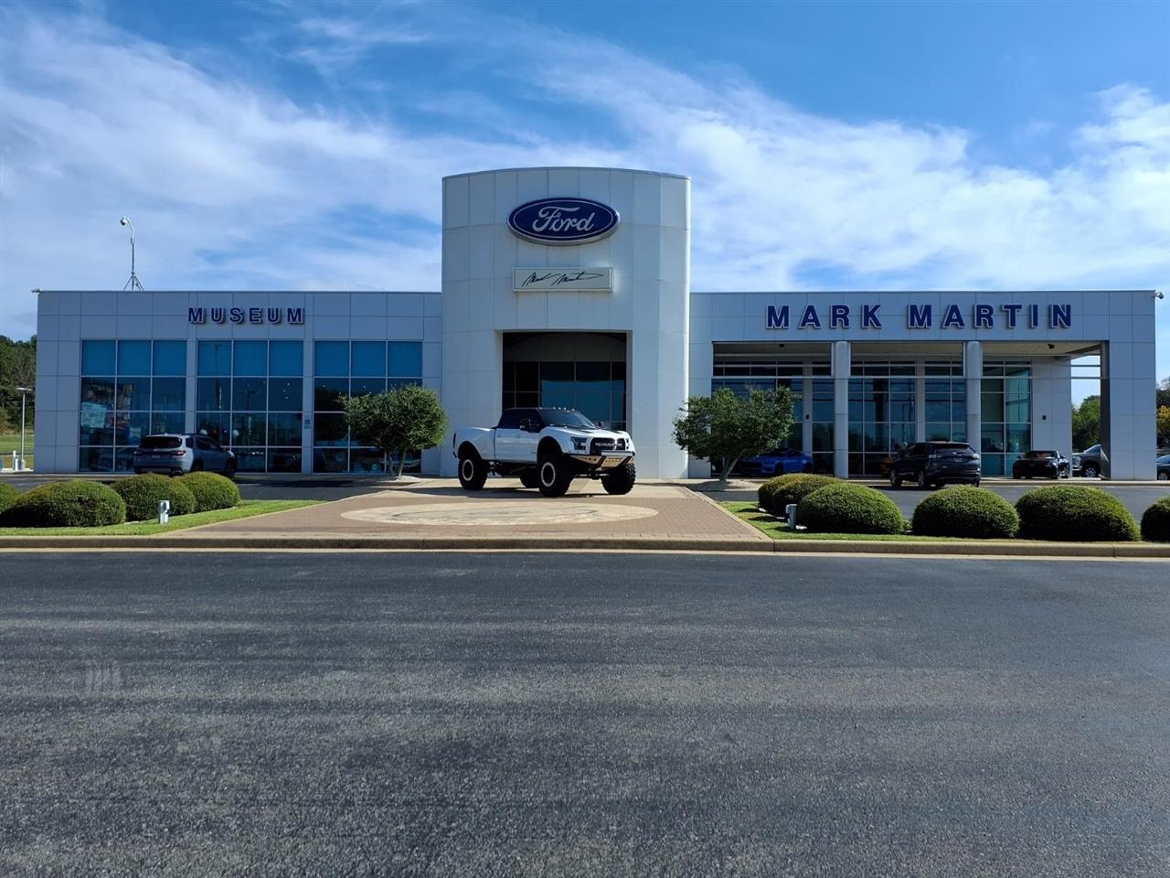Ford Super Duty F-350 DRW  2027