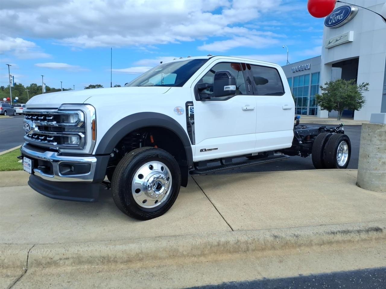 Ford Super Duty F-550 DRW  2027