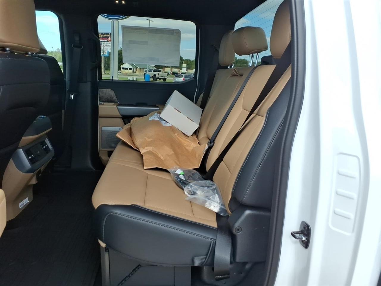 Ford Super Duty F-550 DRW  2027