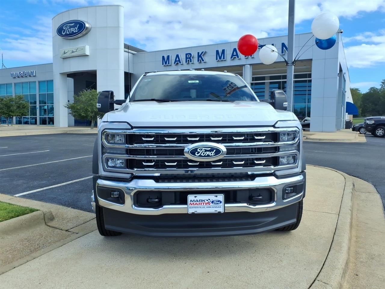 Ford Super Duty F-550 DRW  2027