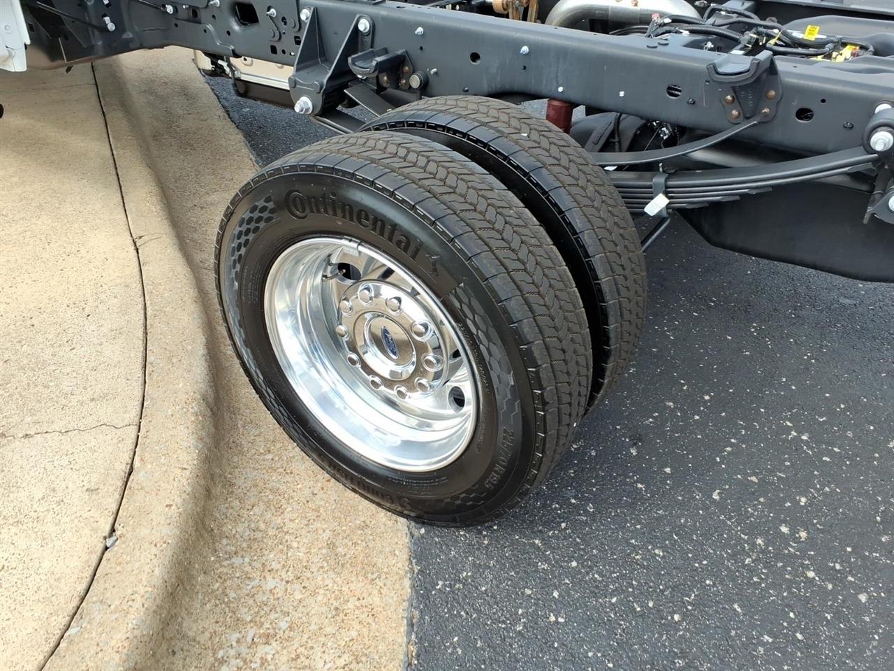 Ford Super Duty F-550 DRW  2027