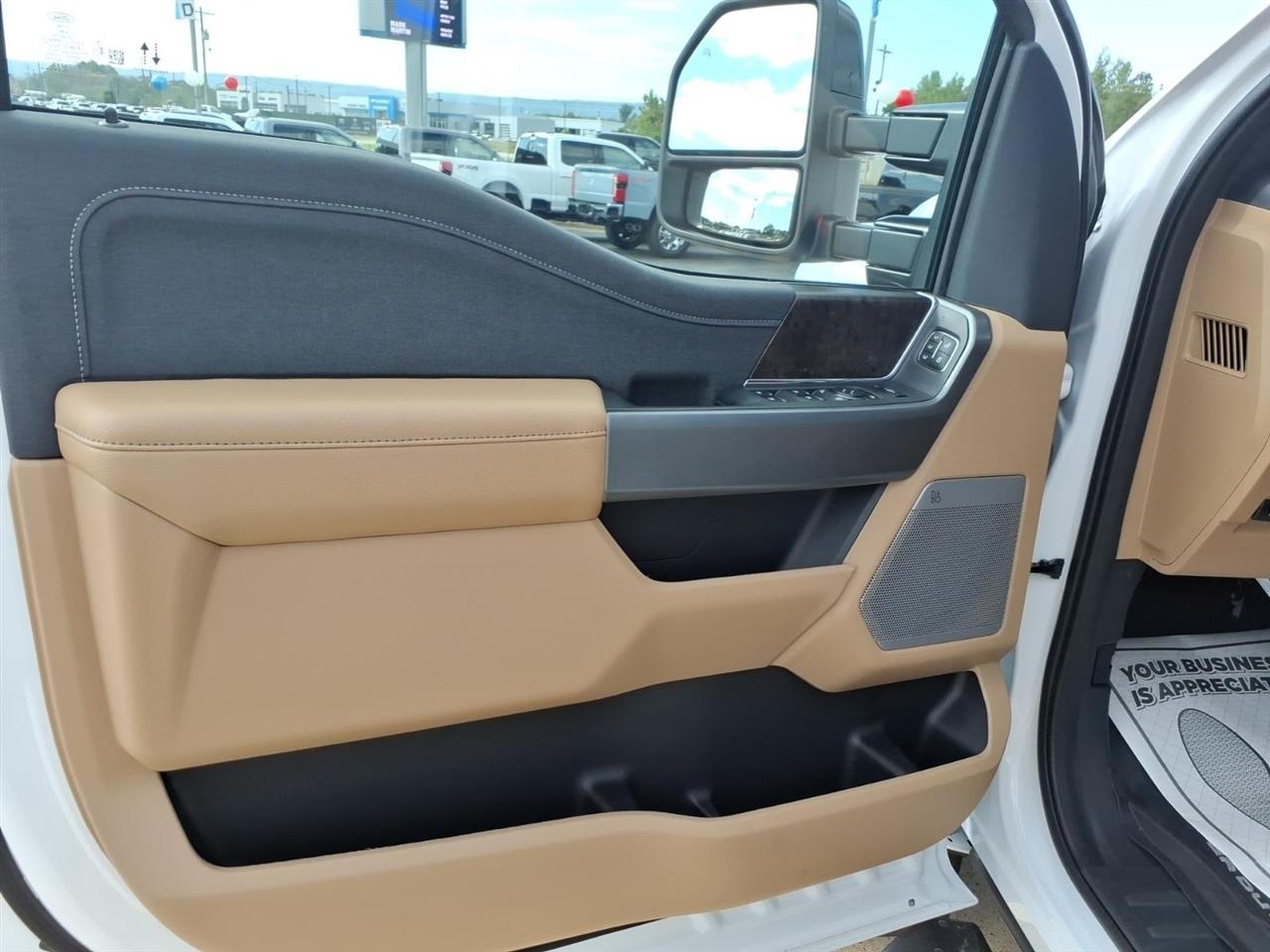 Ford Super Duty F-550 DRW  2027