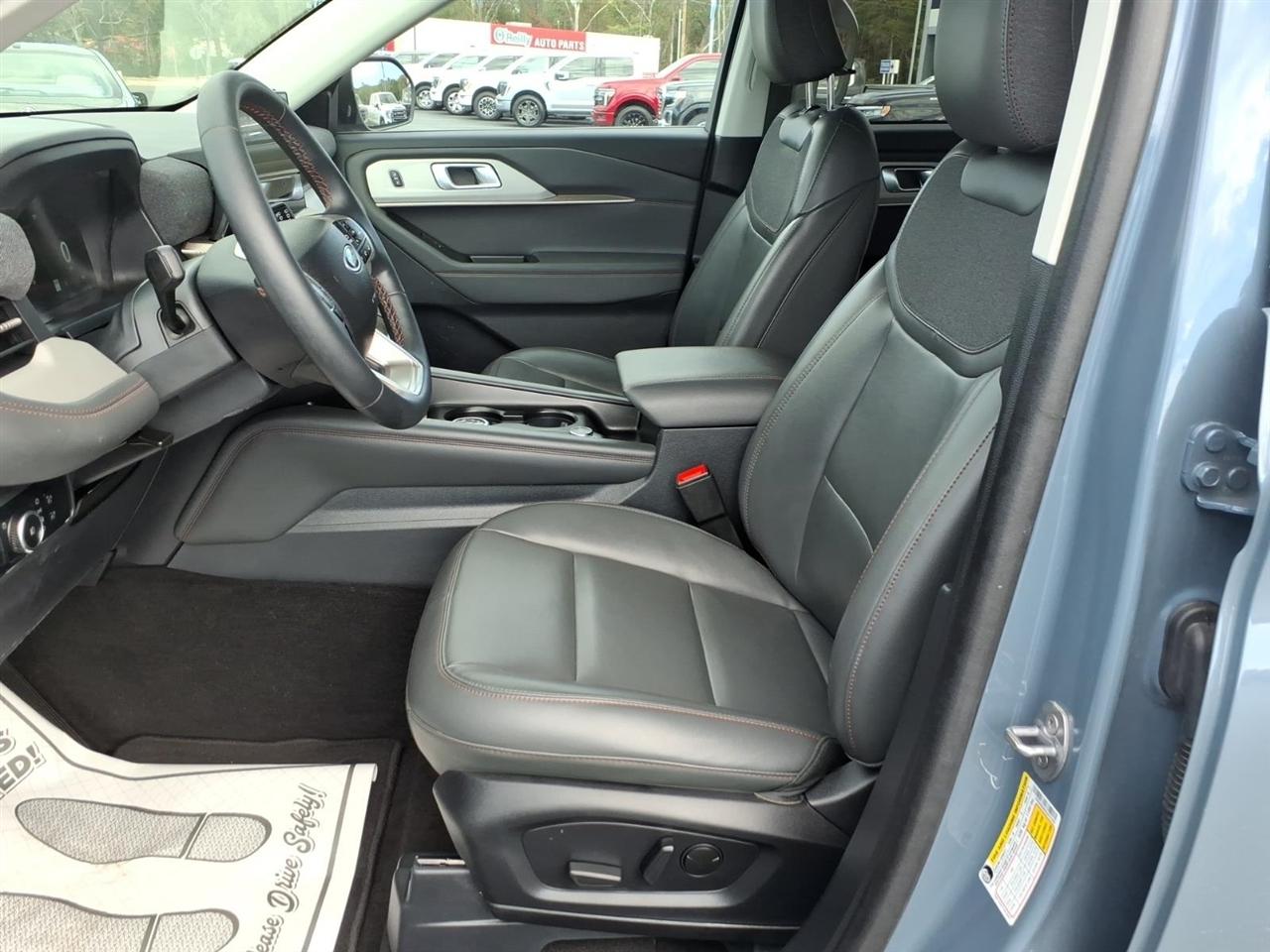 Ford Explorer  2025