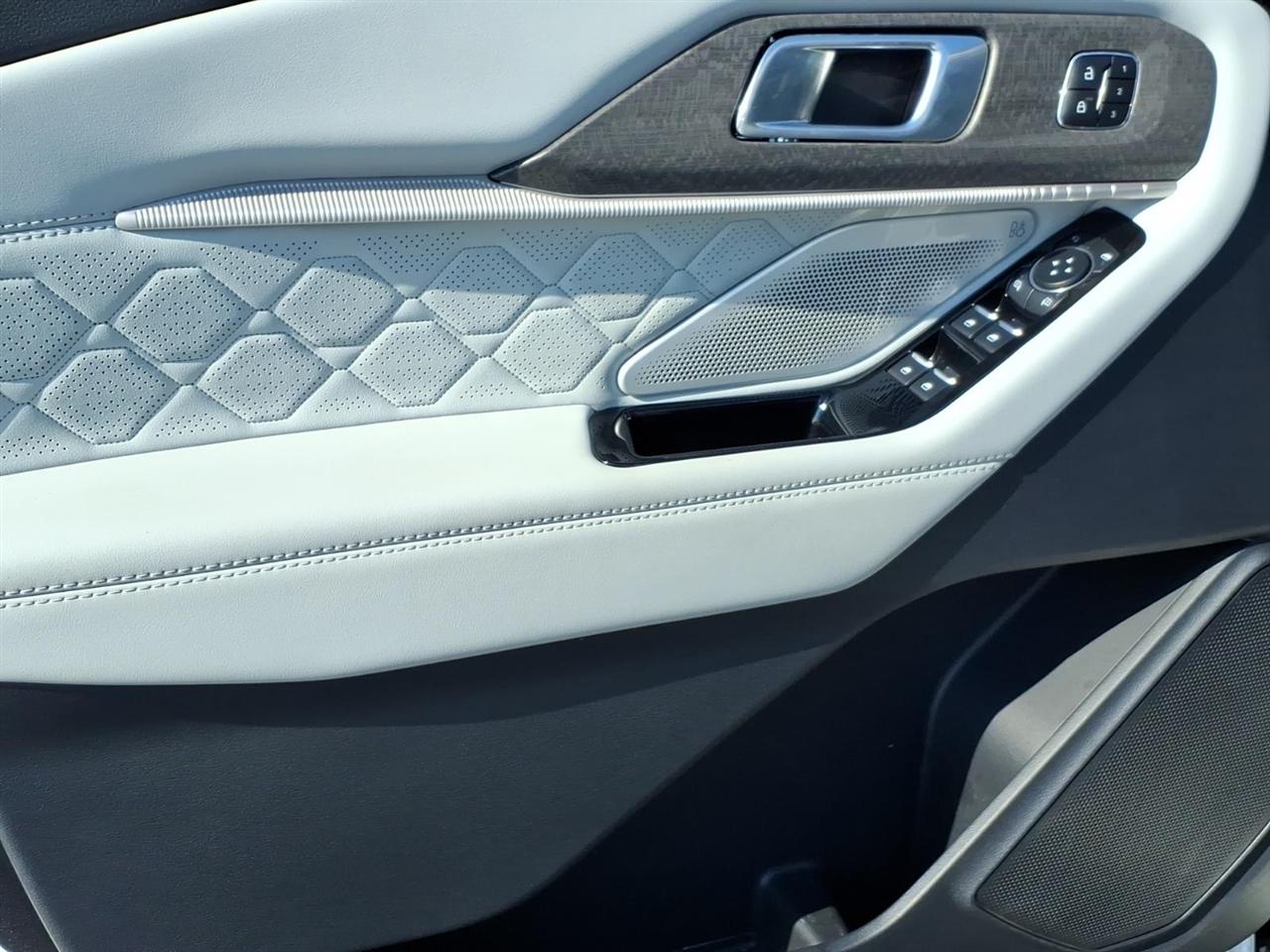 Ford Explorer  2025