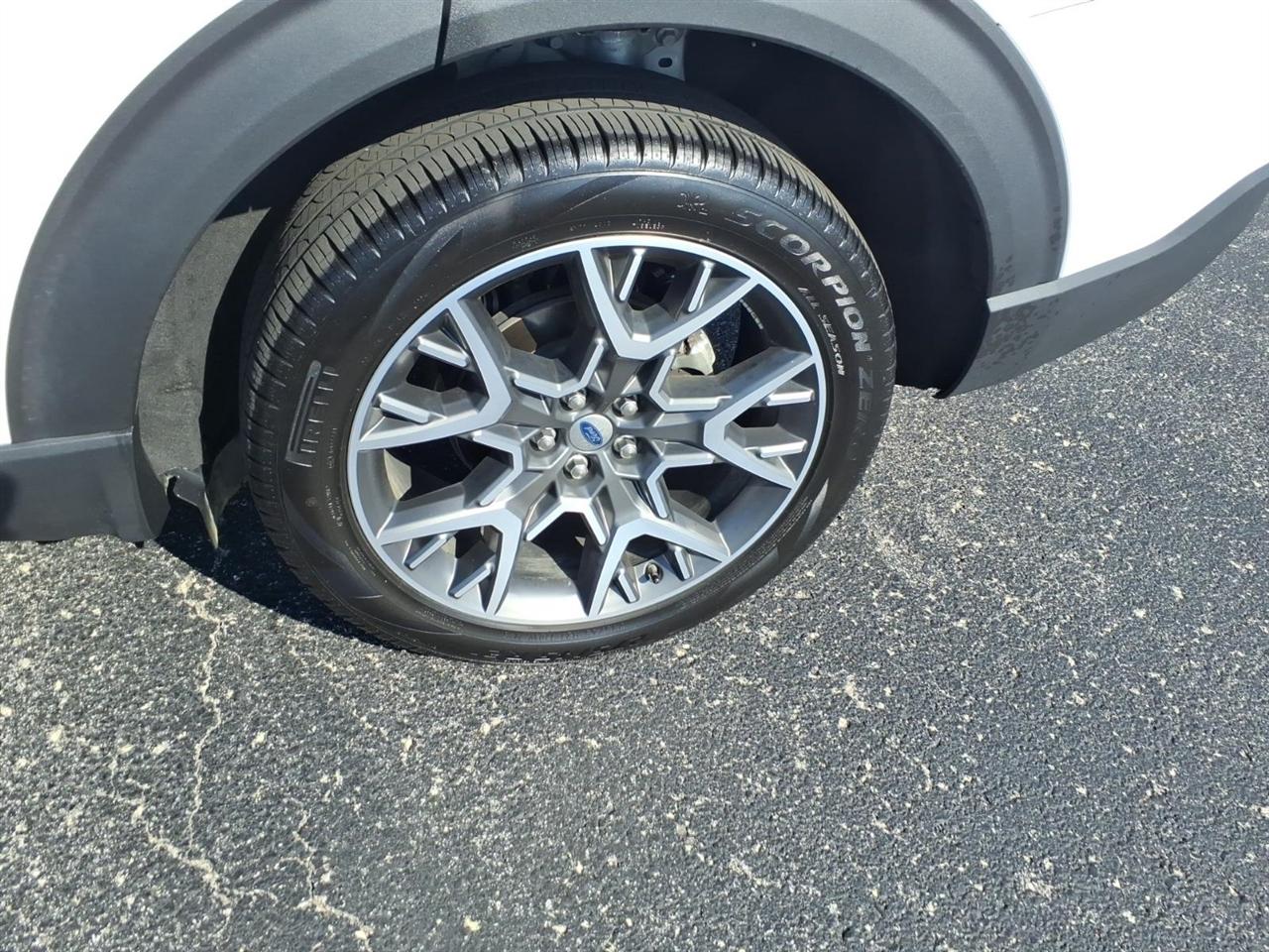 Ford Explorer  2025