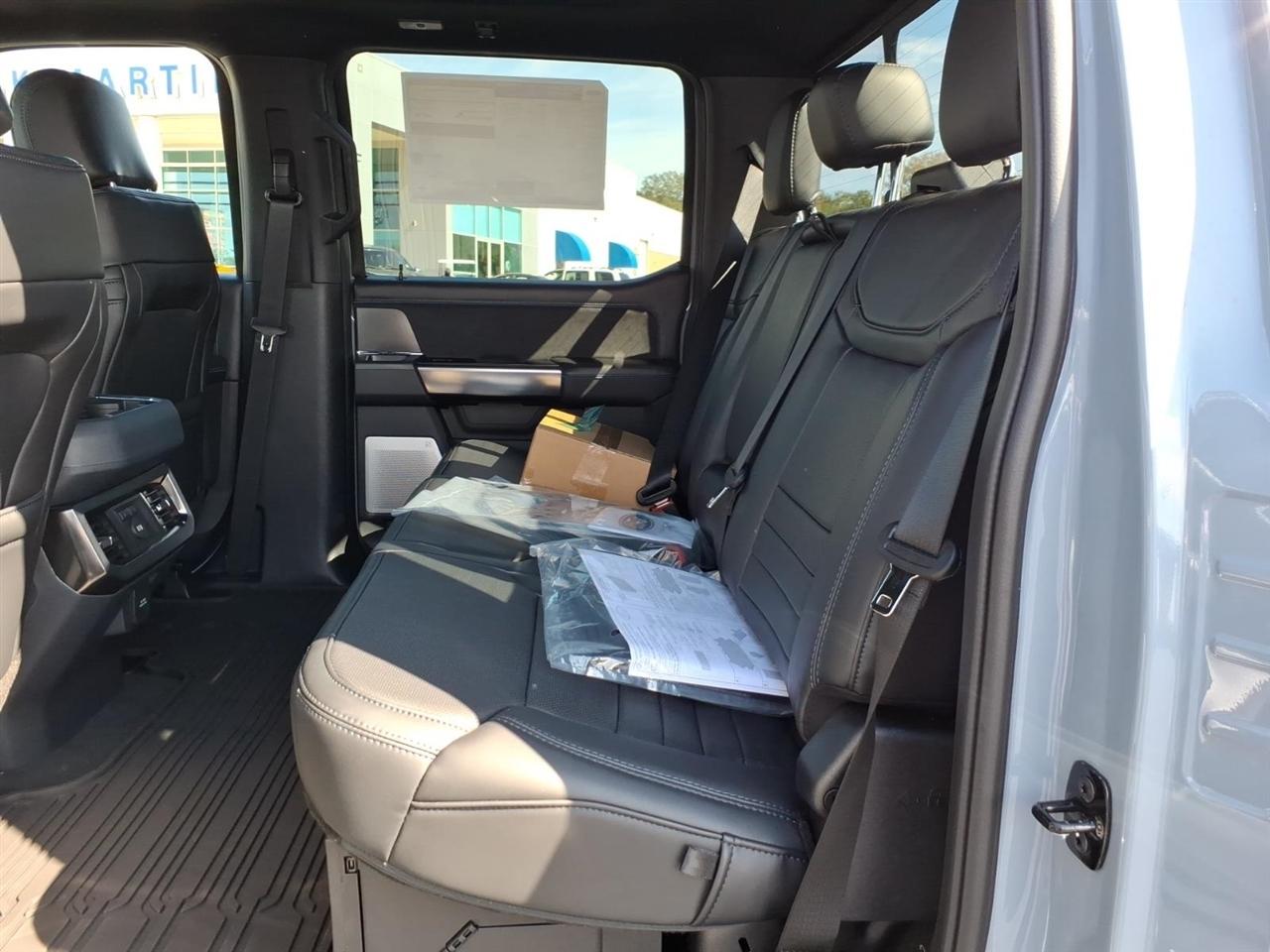 Ford Super Duty F-250 SRW  2027