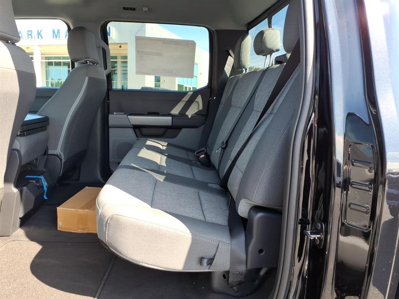 Ford Super Duty F-250 SRW  2027