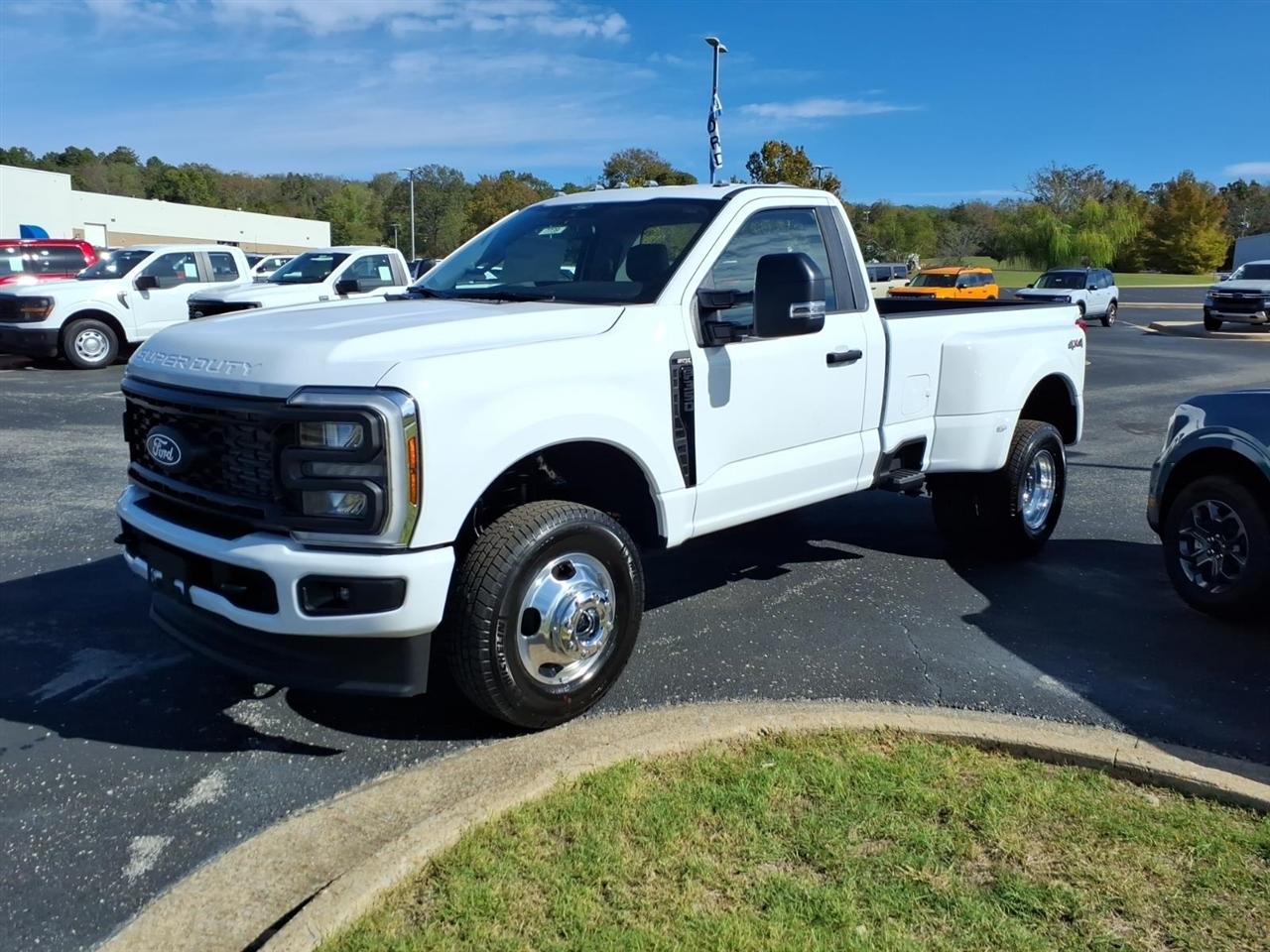 Ford Super Duty F-350 DRW  2027