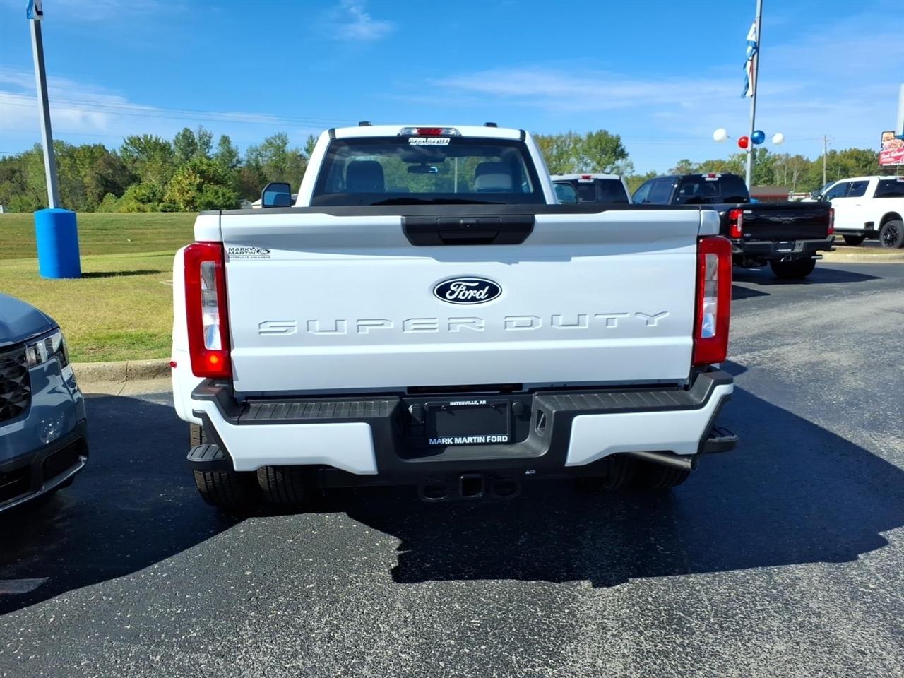 Ford Super Duty F-350 DRW  2027