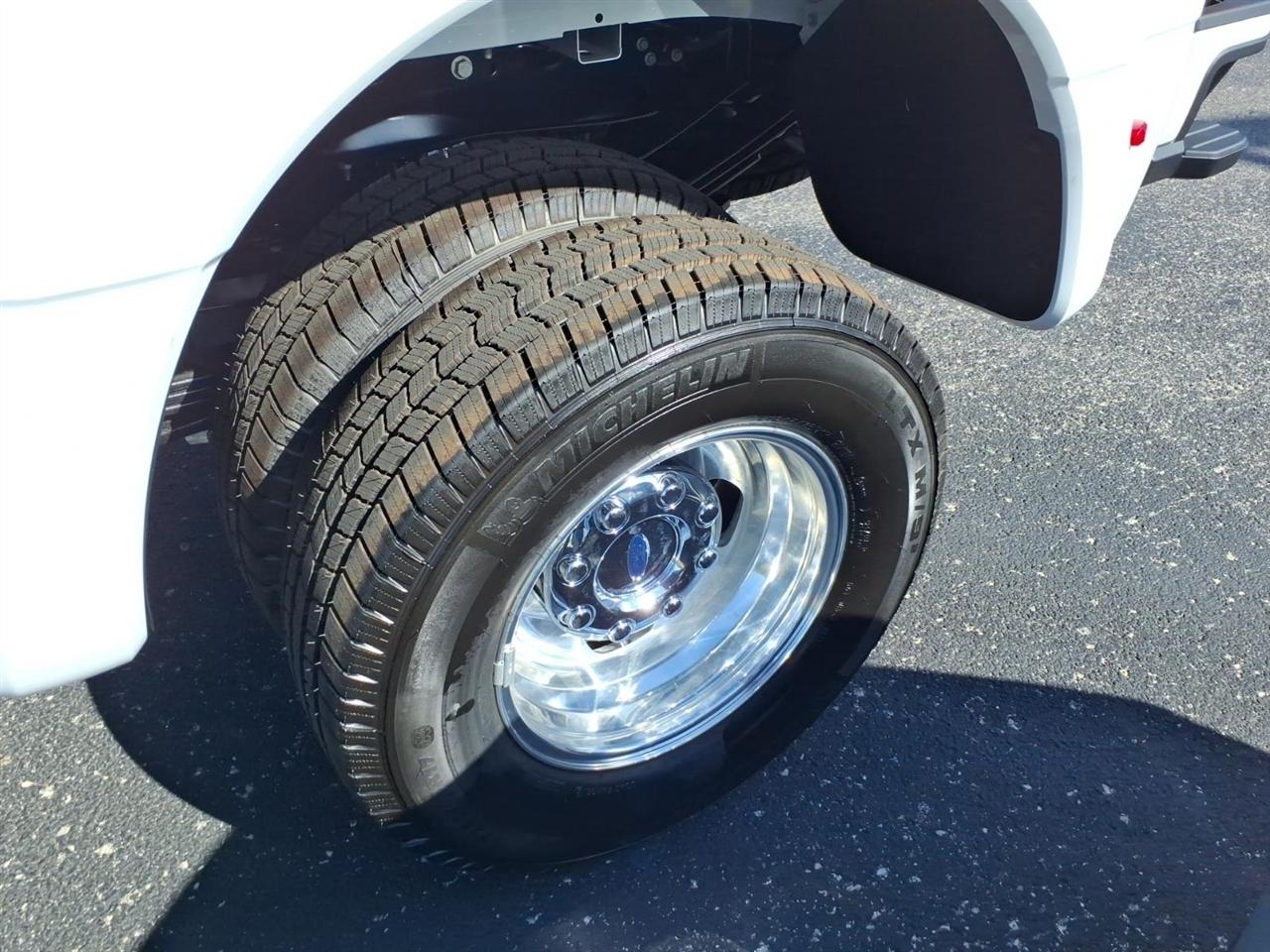 Ford Super Duty F-350 DRW  2027