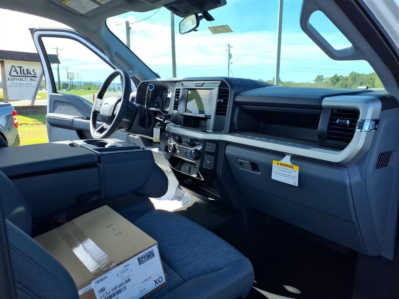 Ford Super Duty F-350 DRW  2027