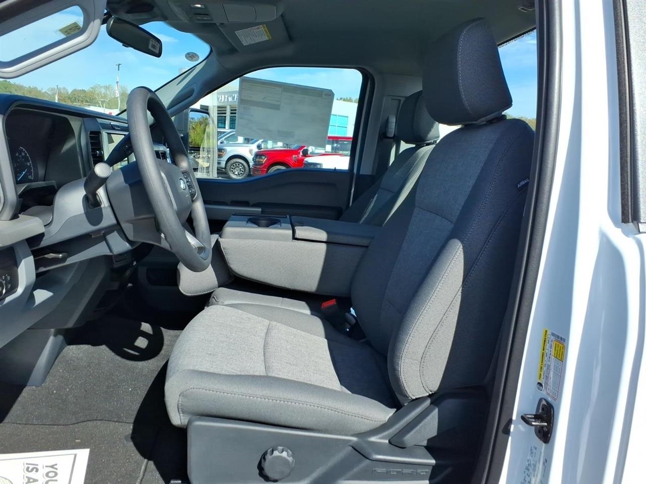 Ford Super Duty F-350 DRW  2027