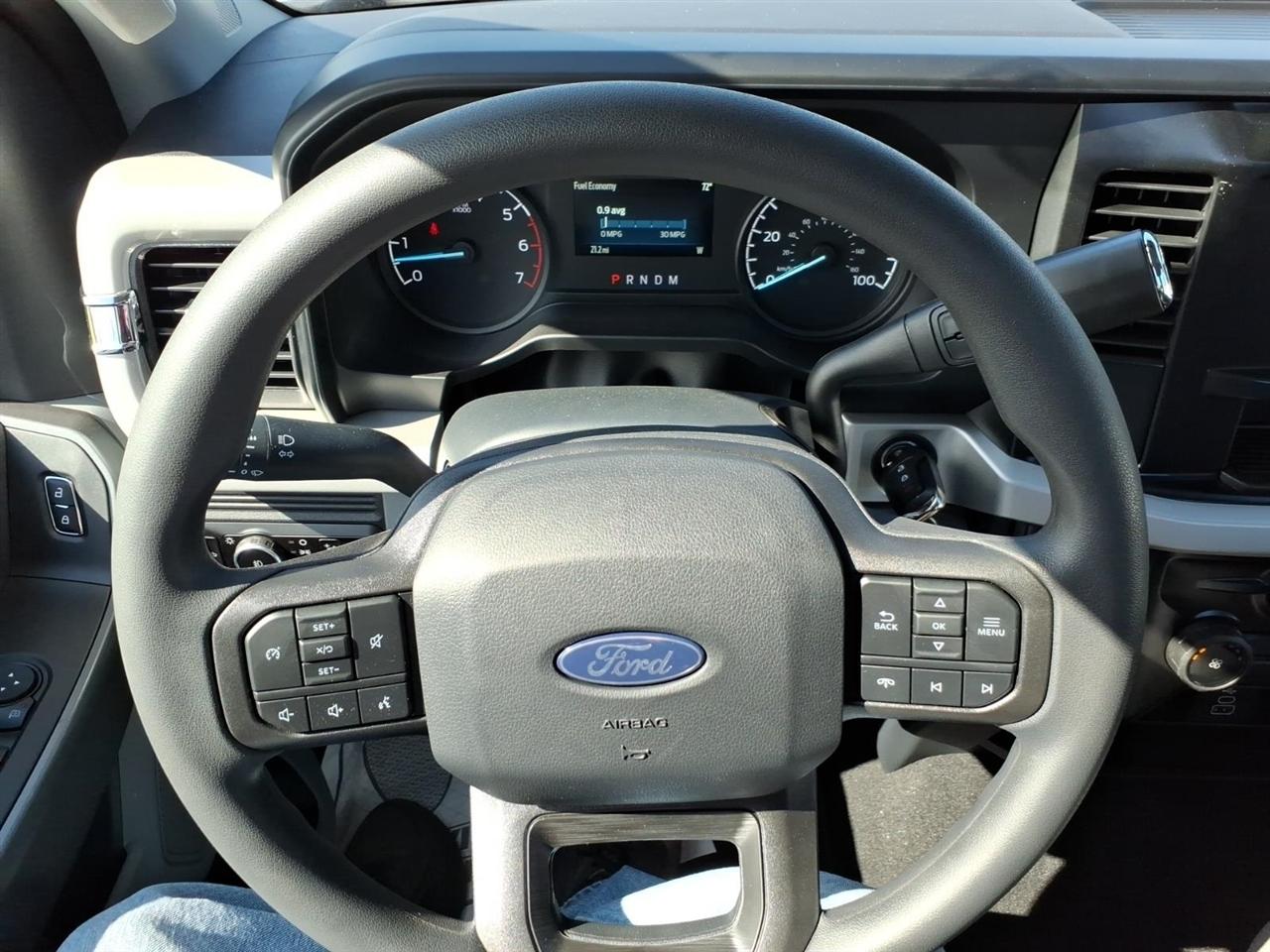 Ford Super Duty F-350 DRW  2027