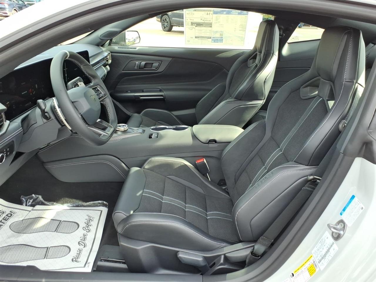 Ford Mustang  2026