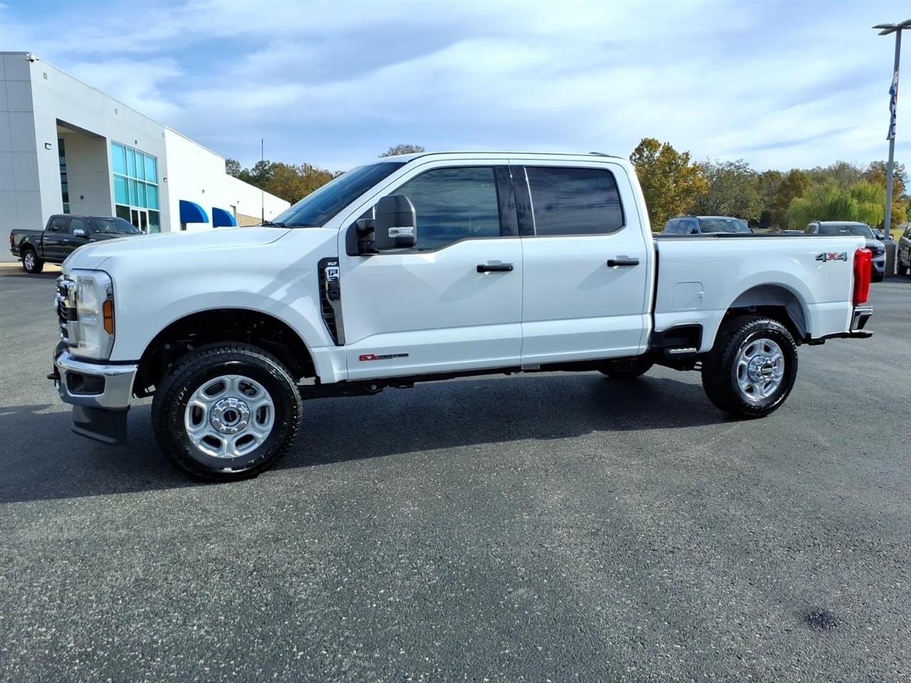 Ford Super Duty F-350 SRW  2027