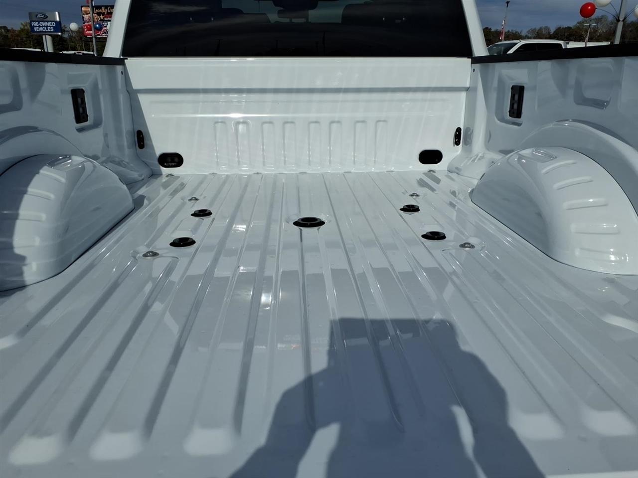 Ford Super Duty F-350 SRW  2027