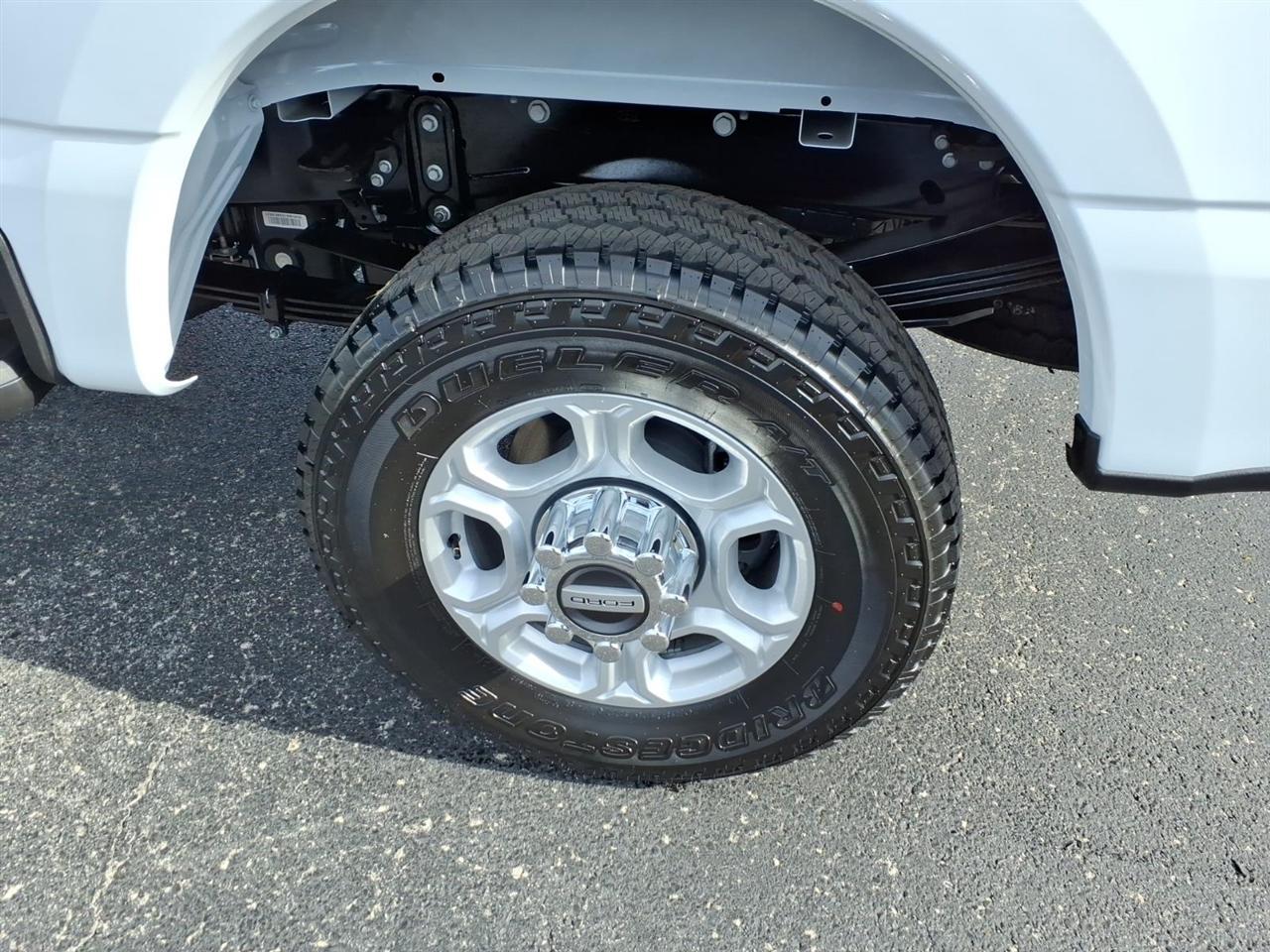 Ford Super Duty F-350 SRW  2027