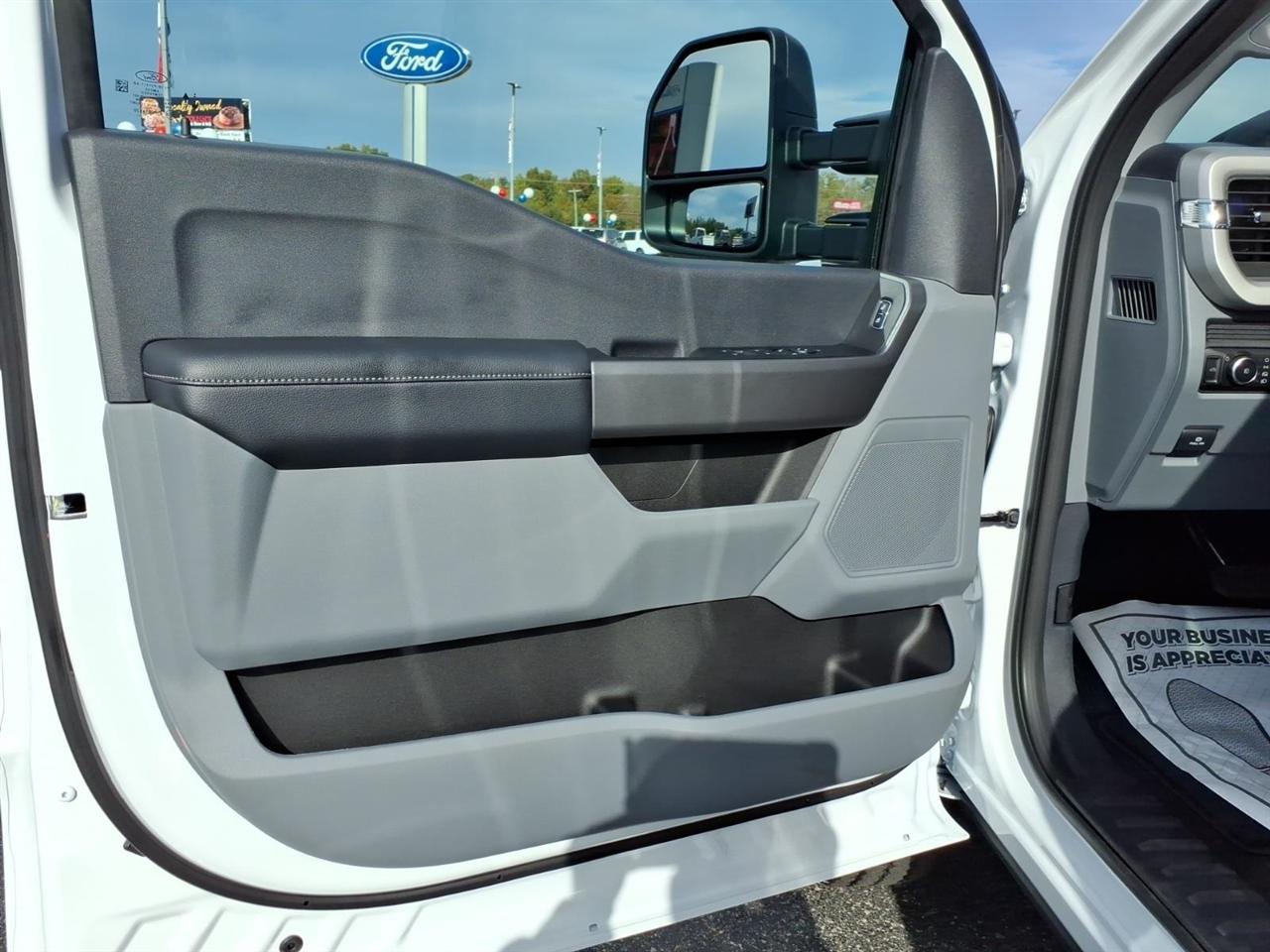Ford Super Duty F-350 SRW  2027