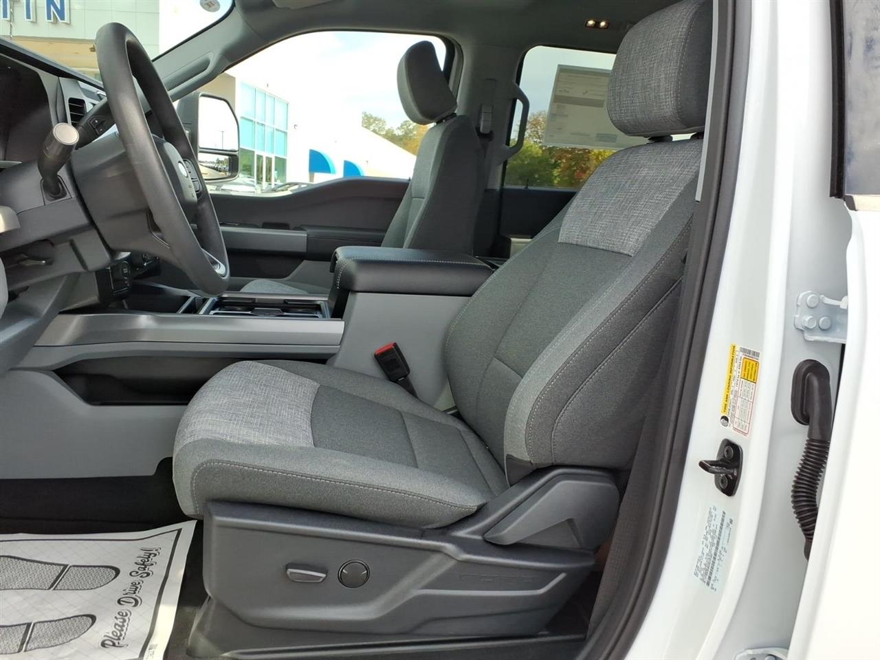Ford Super Duty F-350 SRW  2027