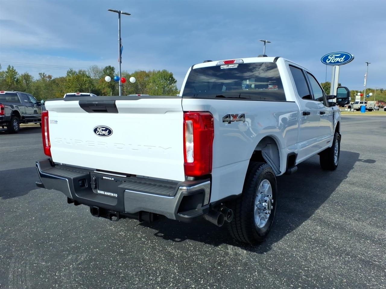 Ford Super Duty F-350 SRW  2027