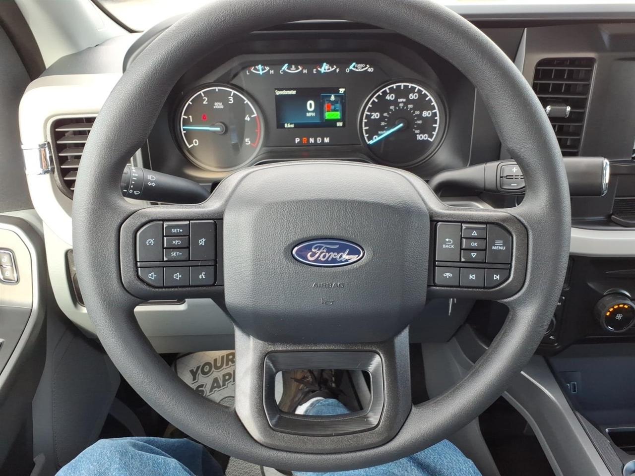 Ford Super Duty F-350 SRW  2027
