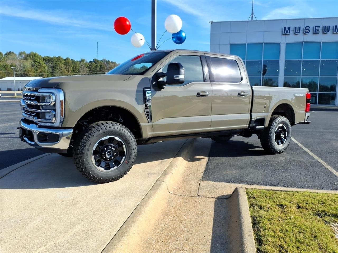 Ford Super Duty F-250 SRW  2027