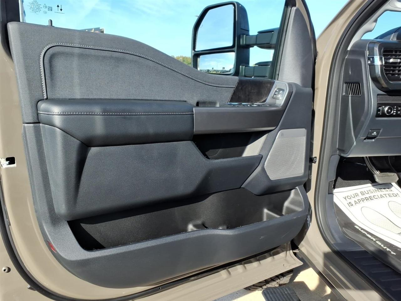 Ford Super Duty F-250 SRW  2027
