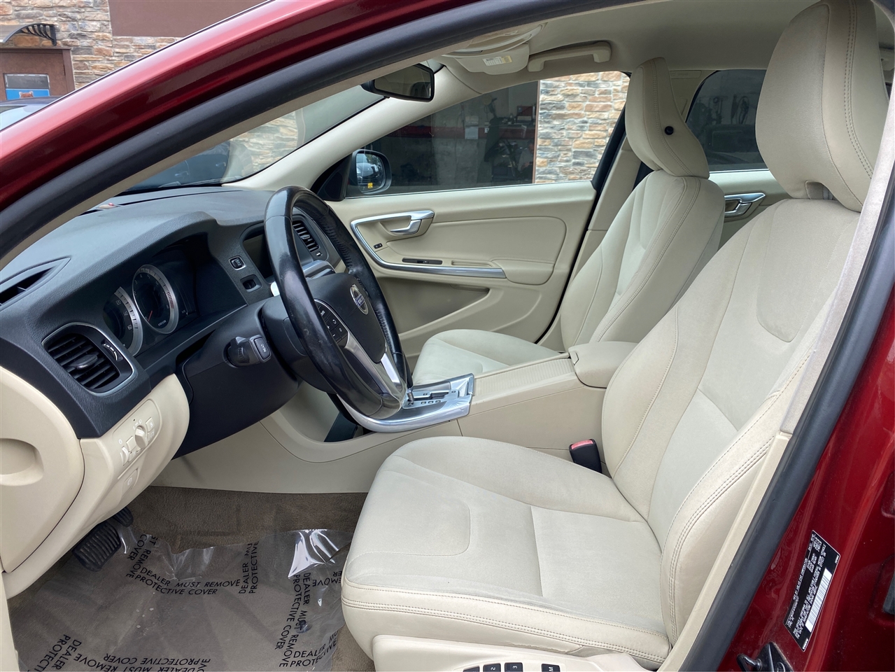 Volvo S60 FWD 4dr Sdn T5 2012