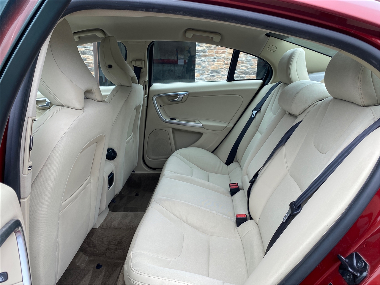 Volvo S60 FWD 4dr Sdn T5 2012