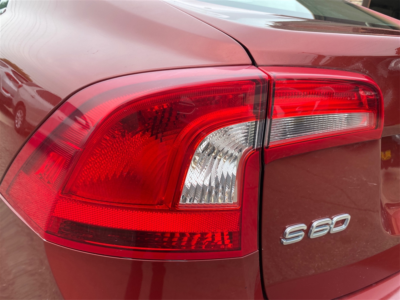 Volvo S60 FWD 4dr Sdn T5 2012