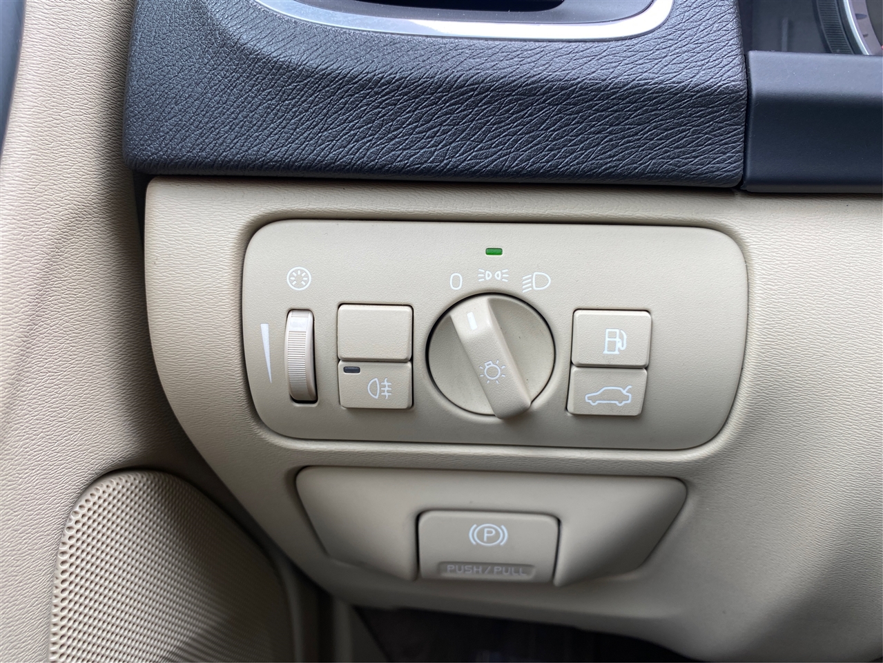 Volvo S60 FWD 4dr Sdn T5 2012