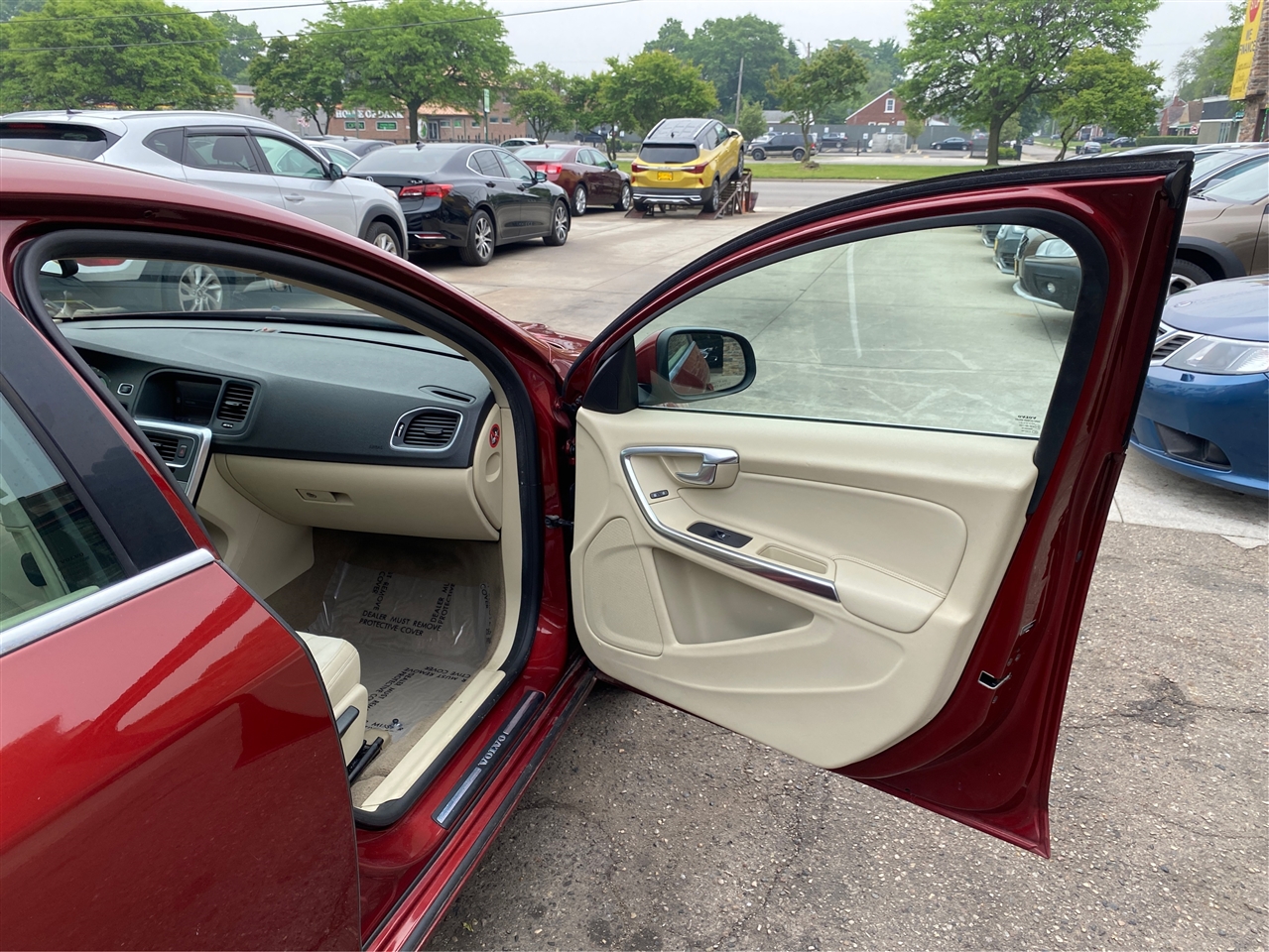 Volvo S60 FWD 4dr Sdn T5 2012