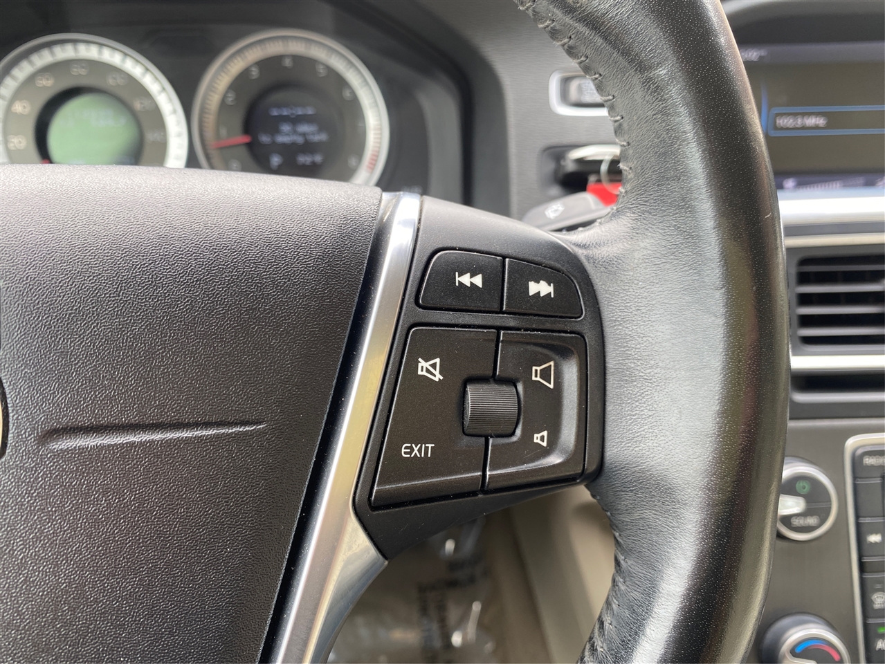 Volvo S60 FWD 4dr Sdn T5 2012