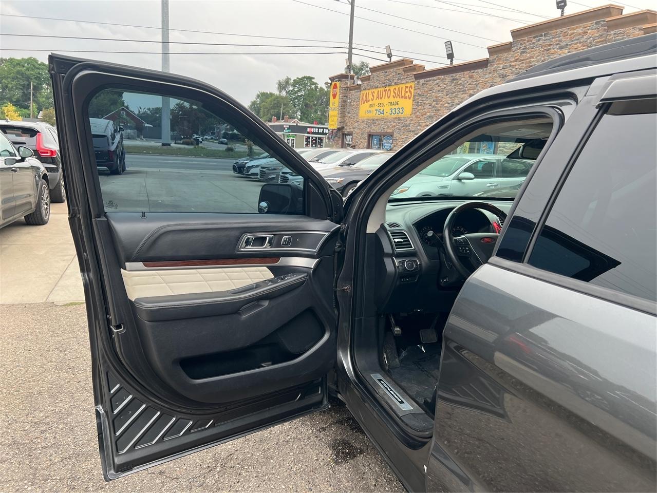 Ford Explorer 4WD 4dr Platinum 2016