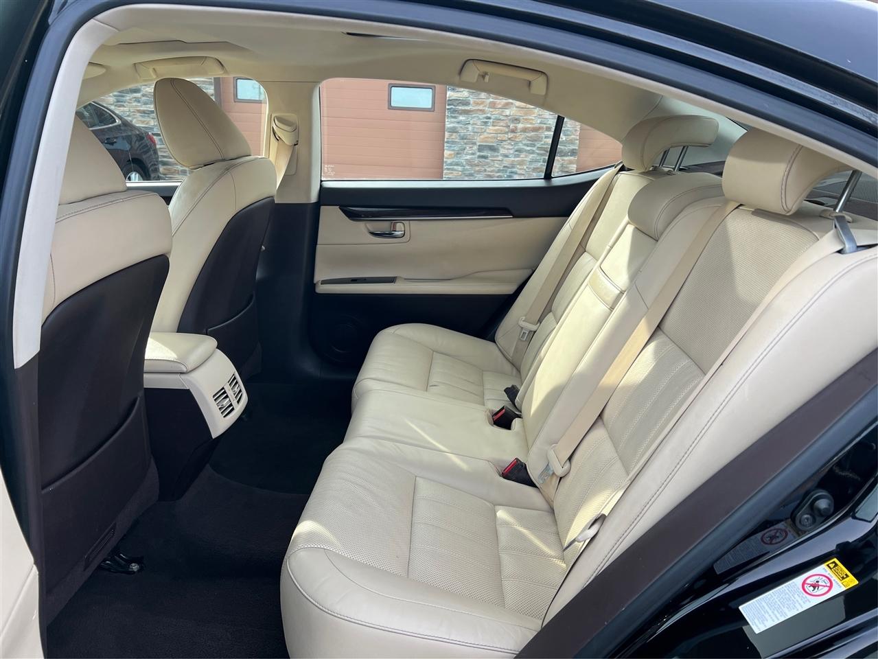 Lexus ES 350 4dr Sdn 2016