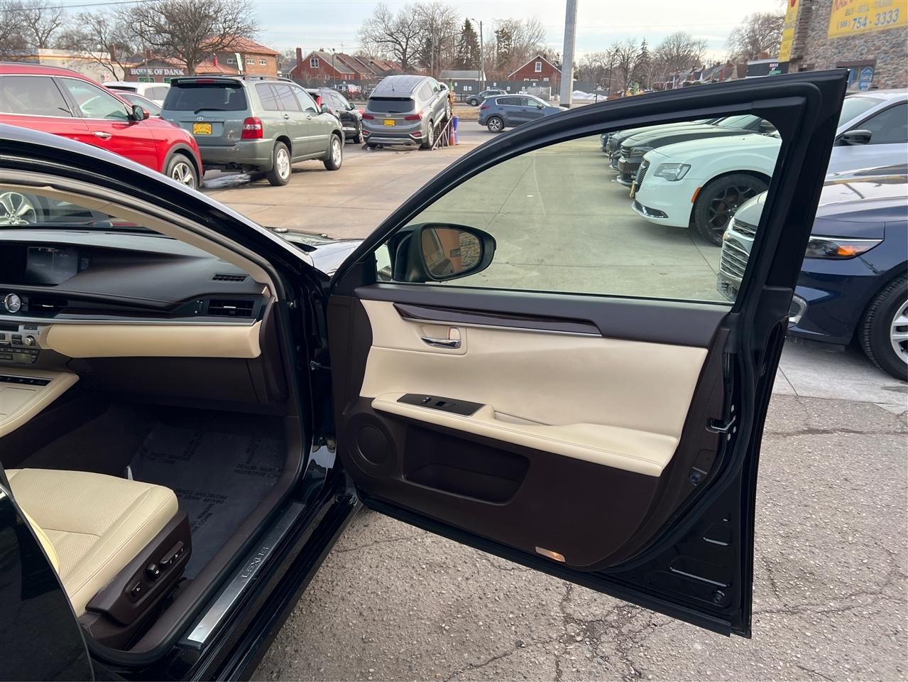 Lexus ES 350 4dr Sdn 2016