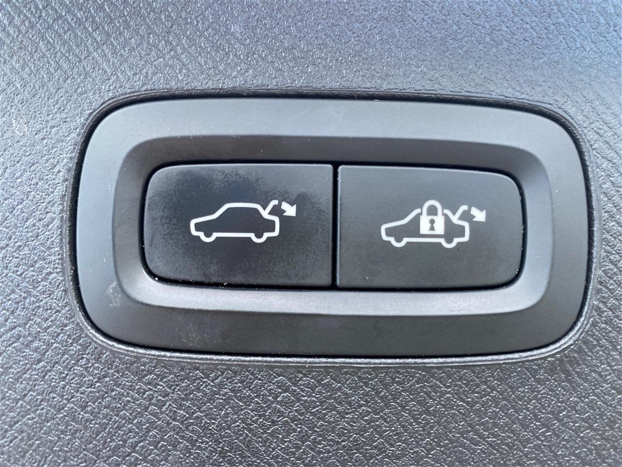 Volvo XC90 T6 AWD 7-Passenger Momentum 2018