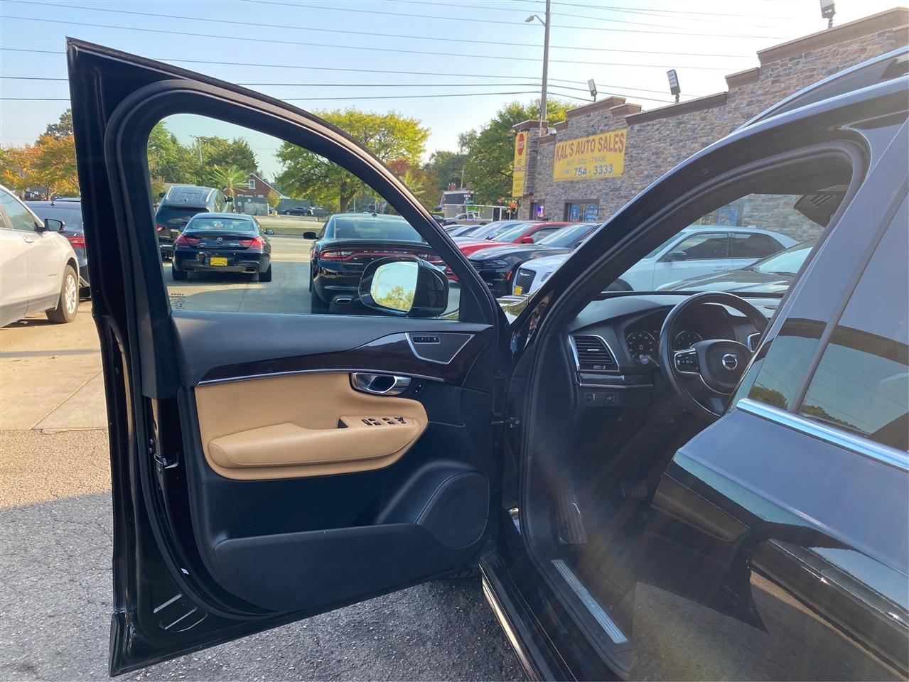 Volvo XC90 T6 AWD 7-Passenger Momentum 2018