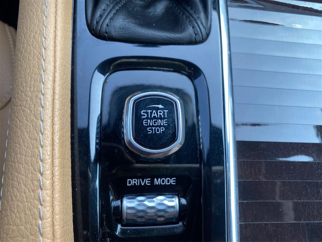 Volvo XC90 T6 AWD 7-Passenger Momentum 2018