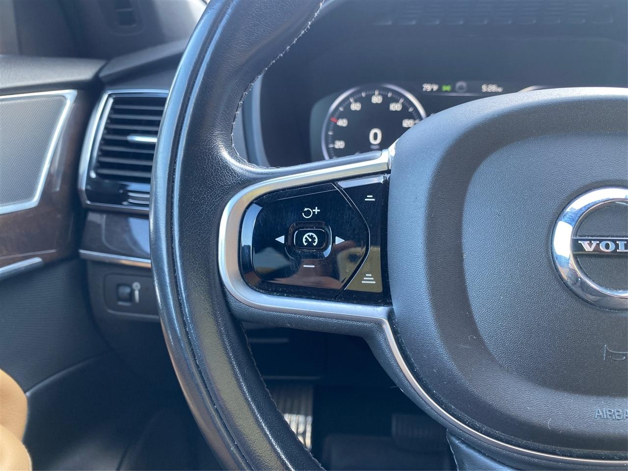 Volvo XC90 T6 AWD 7-Passenger Momentum 2018