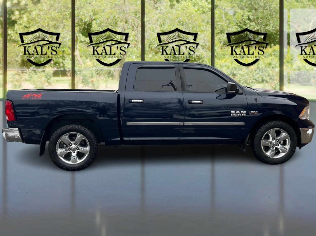 RAM 1500 SLT Crew Cab SWB 4WD 2015