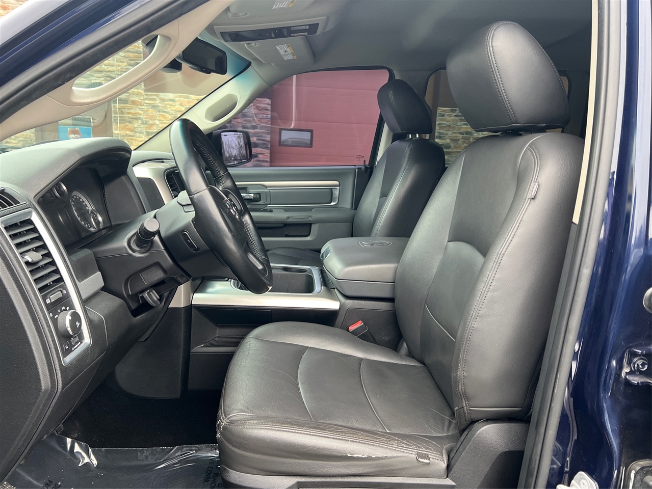 RAM 1500 SLT Crew Cab SWB 4WD 2015