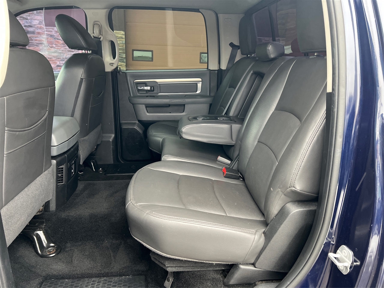 RAM 1500 SLT Crew Cab SWB 4WD 2015