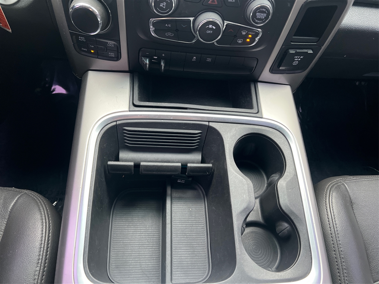 RAM 1500 SLT Crew Cab SWB 4WD 2015