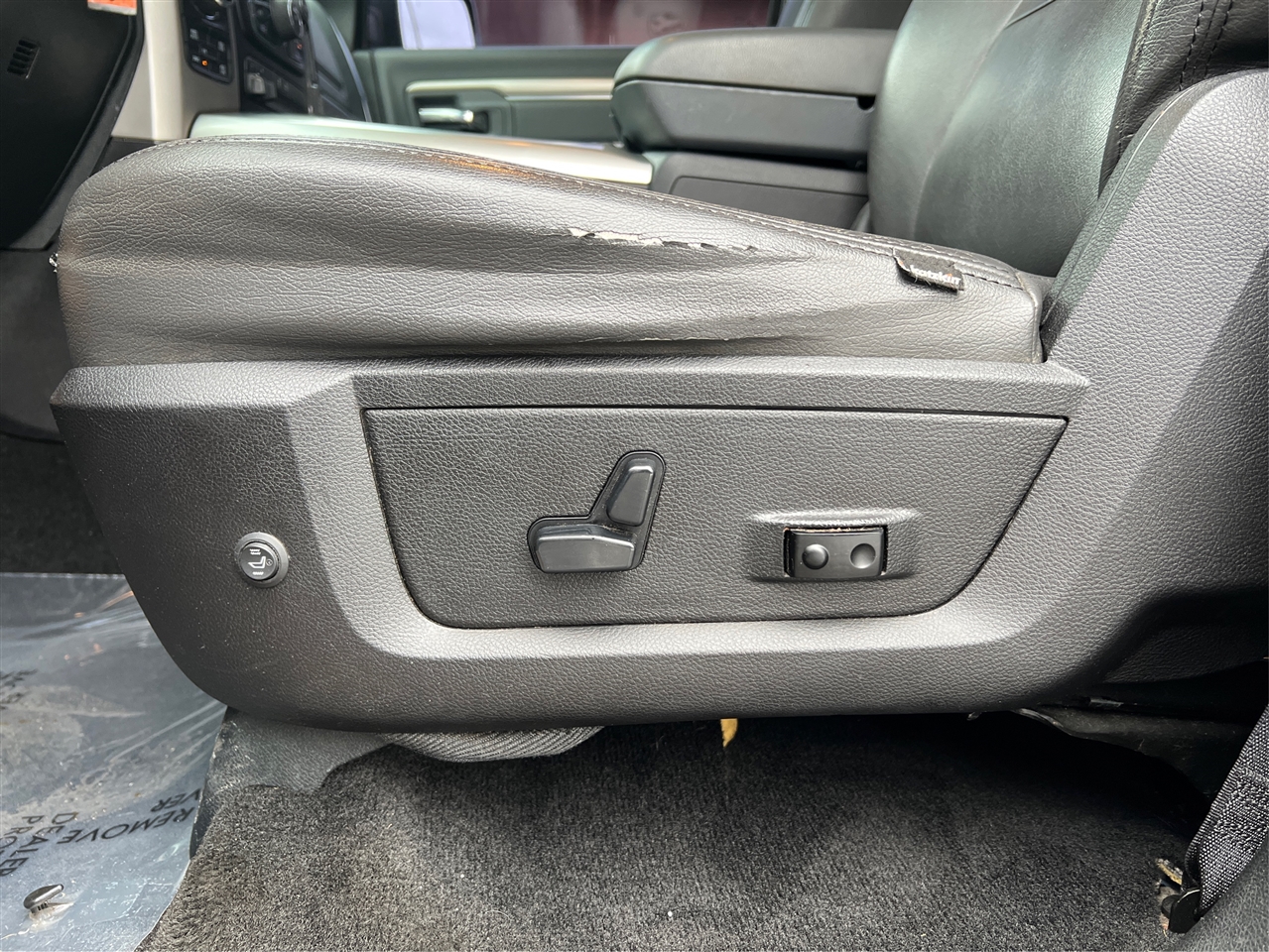 RAM 1500 SLT Crew Cab SWB 4WD 2015