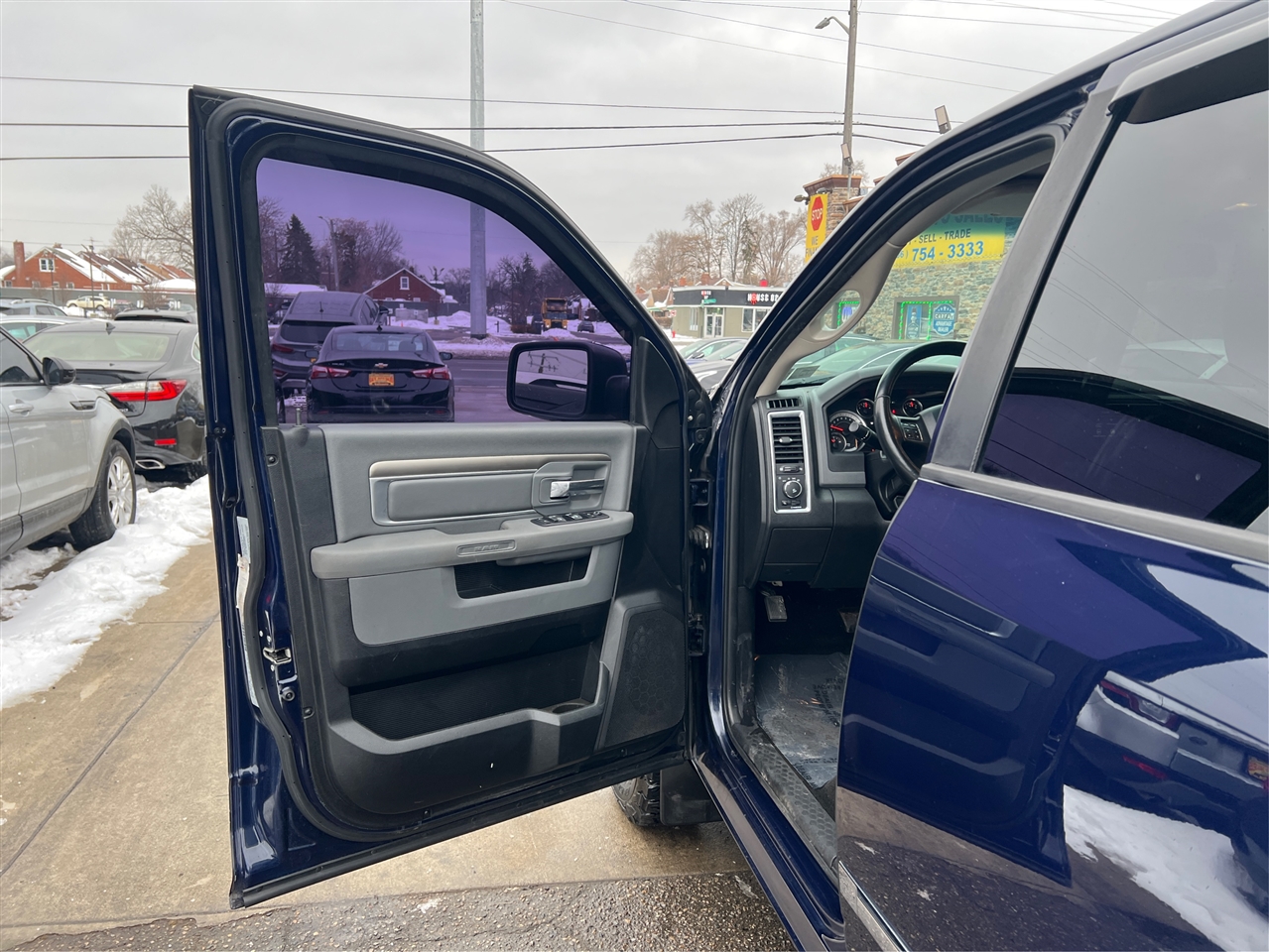 RAM 1500 SLT Crew Cab SWB 4WD 2015