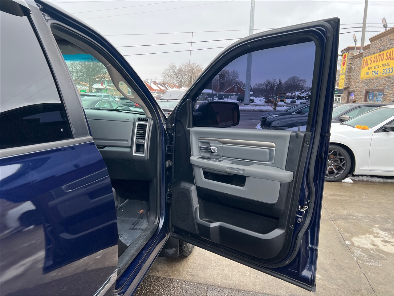 RAM 1500 SLT Crew Cab SWB 4WD 2015