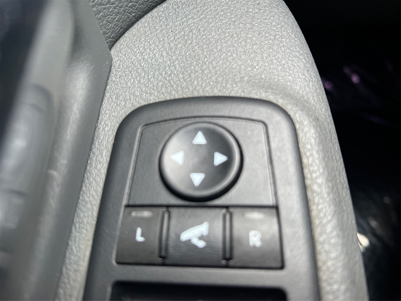 RAM 1500 SLT Crew Cab SWB 4WD 2015